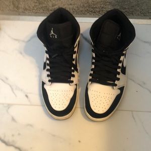 I’m selling Air Jordan 1’s. Size 11.5, Colorway Black and White
